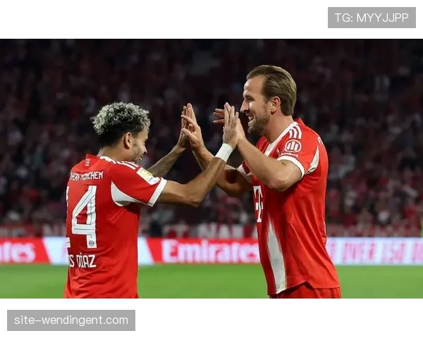 拜仁边锋迪亚斯欧冠梅开二度 虽染红仍显价值